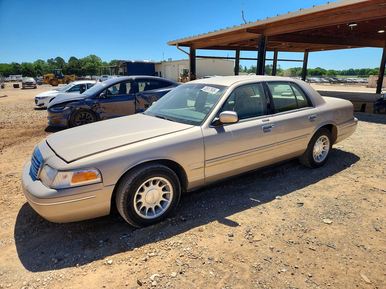 1998 Ford Crown Victoria LX, VIN 2FAFP74W5WX179374 — Side