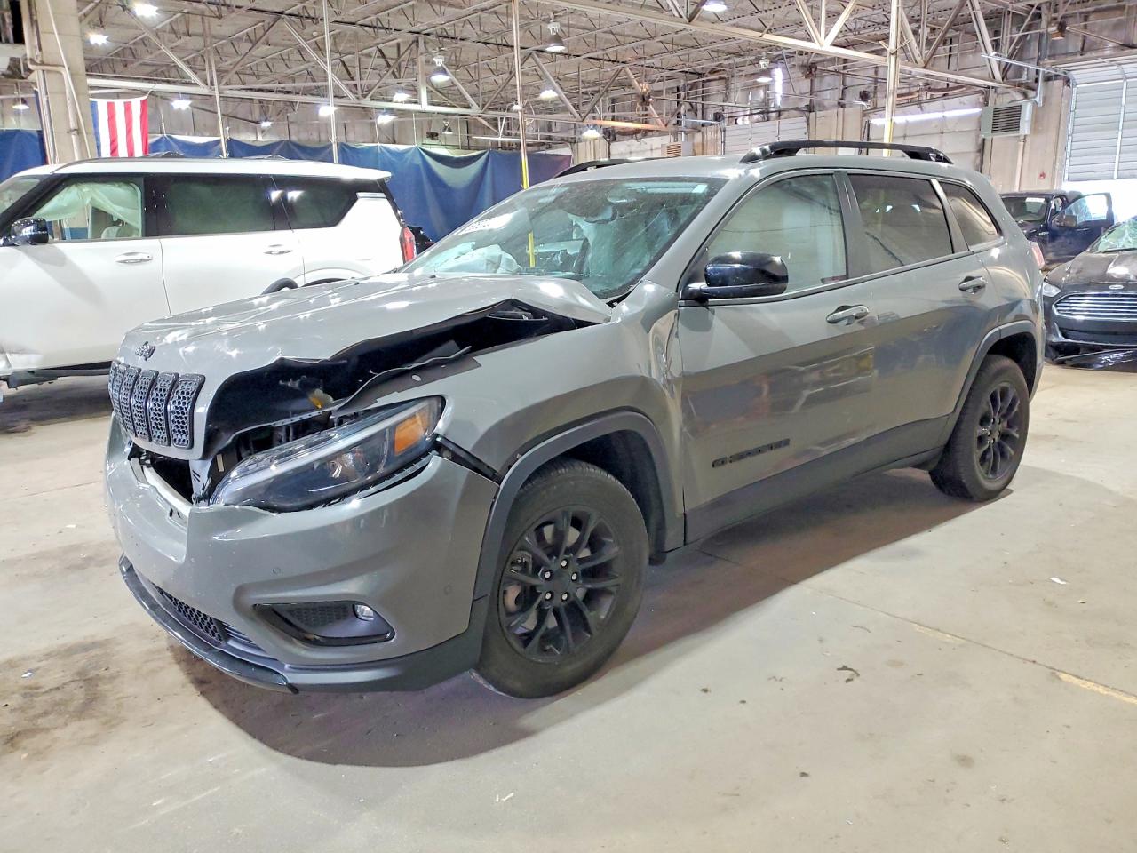 2023 Jeep Cherokee Altitude Lux, VIN 1C4PJMMB2PD112462 — Front end