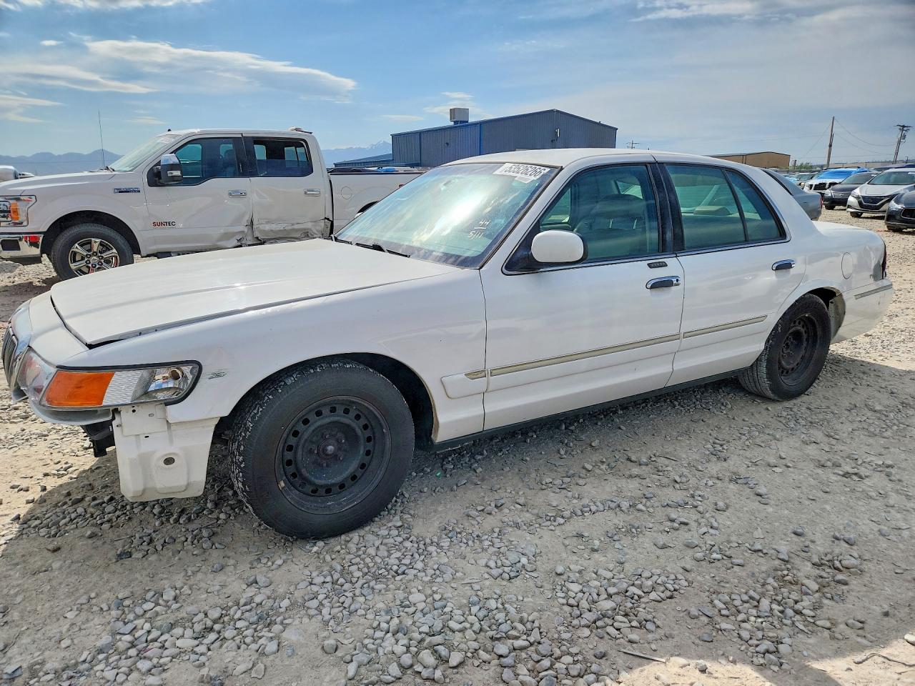 2002 Mercury Grand Marquis GS, VIN 2MEFM74W62X633577 — Front end