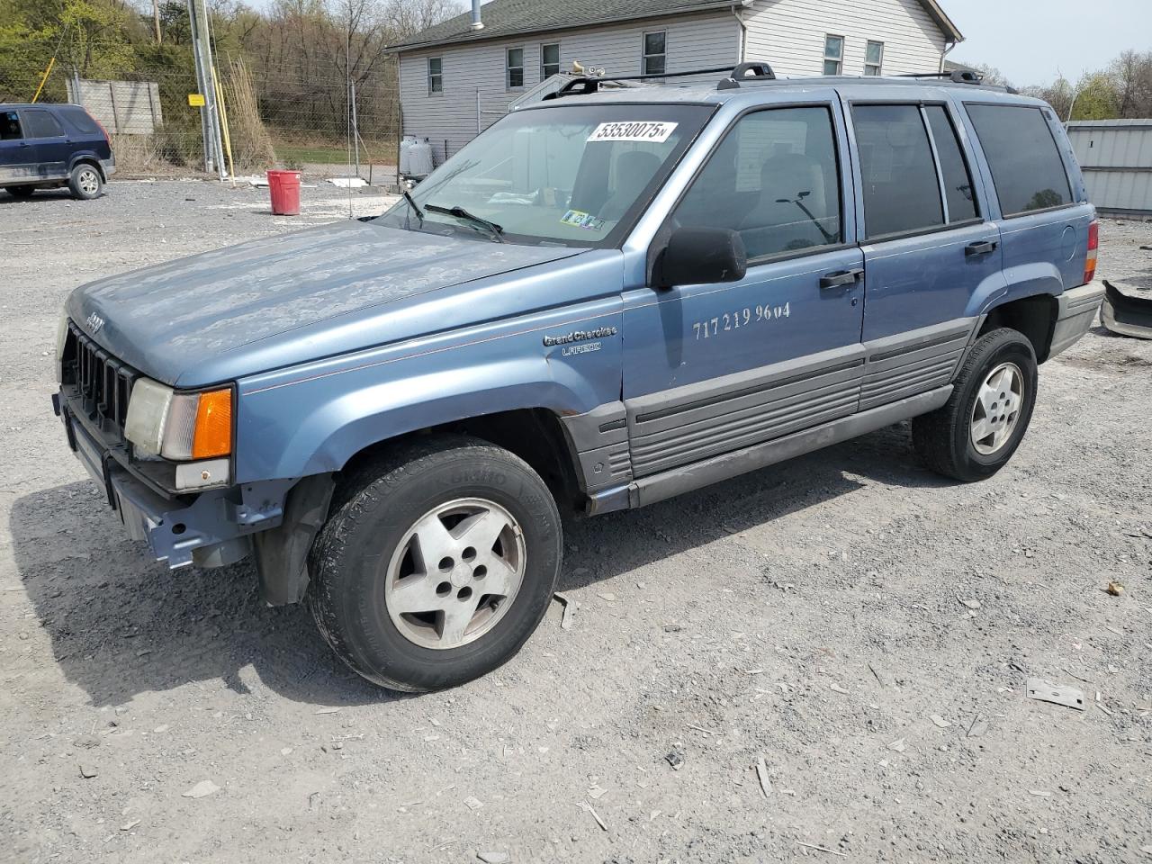 1995 Jeep Grand Cherokee Laredo, VIN 1J4GZ58S2SC605219 — Front end