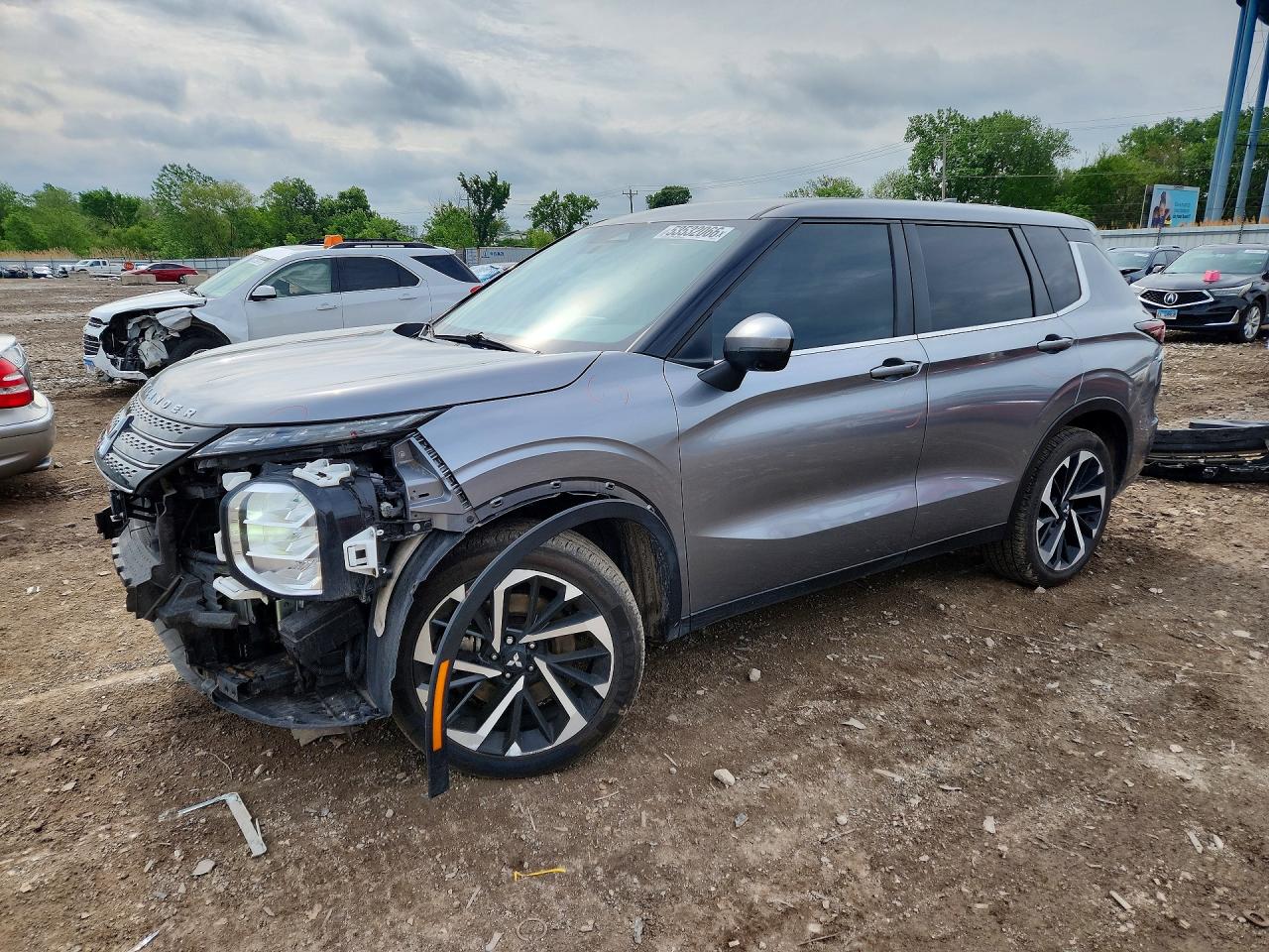 2022 Mitsubishi Outlander SE, VIN JA4J4UA81NZ086596 — Front end
