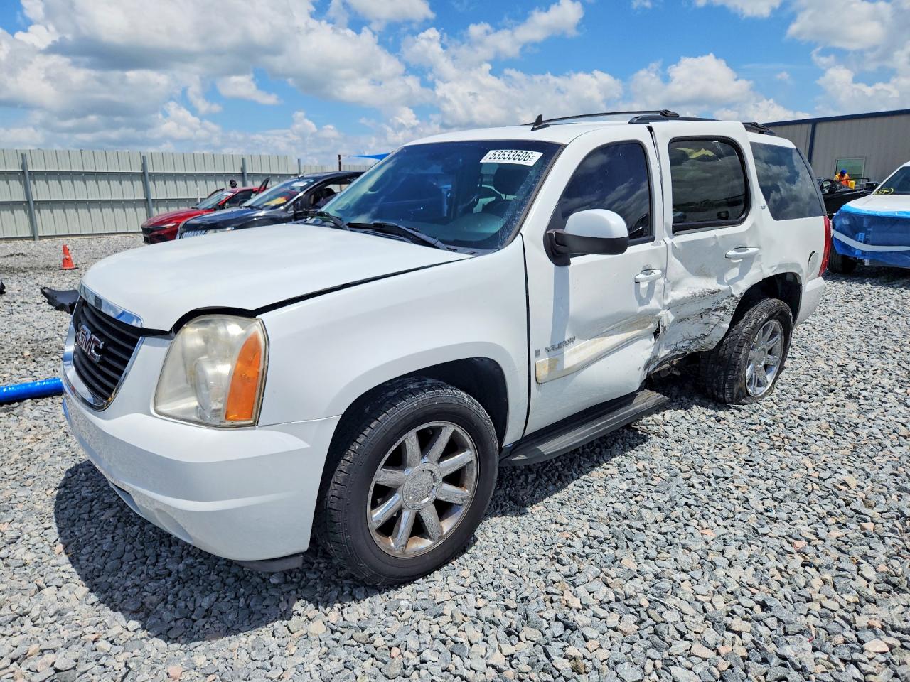 2007 GMC Yukon SLE, VIN 1GKFK13087J388111 — Side
