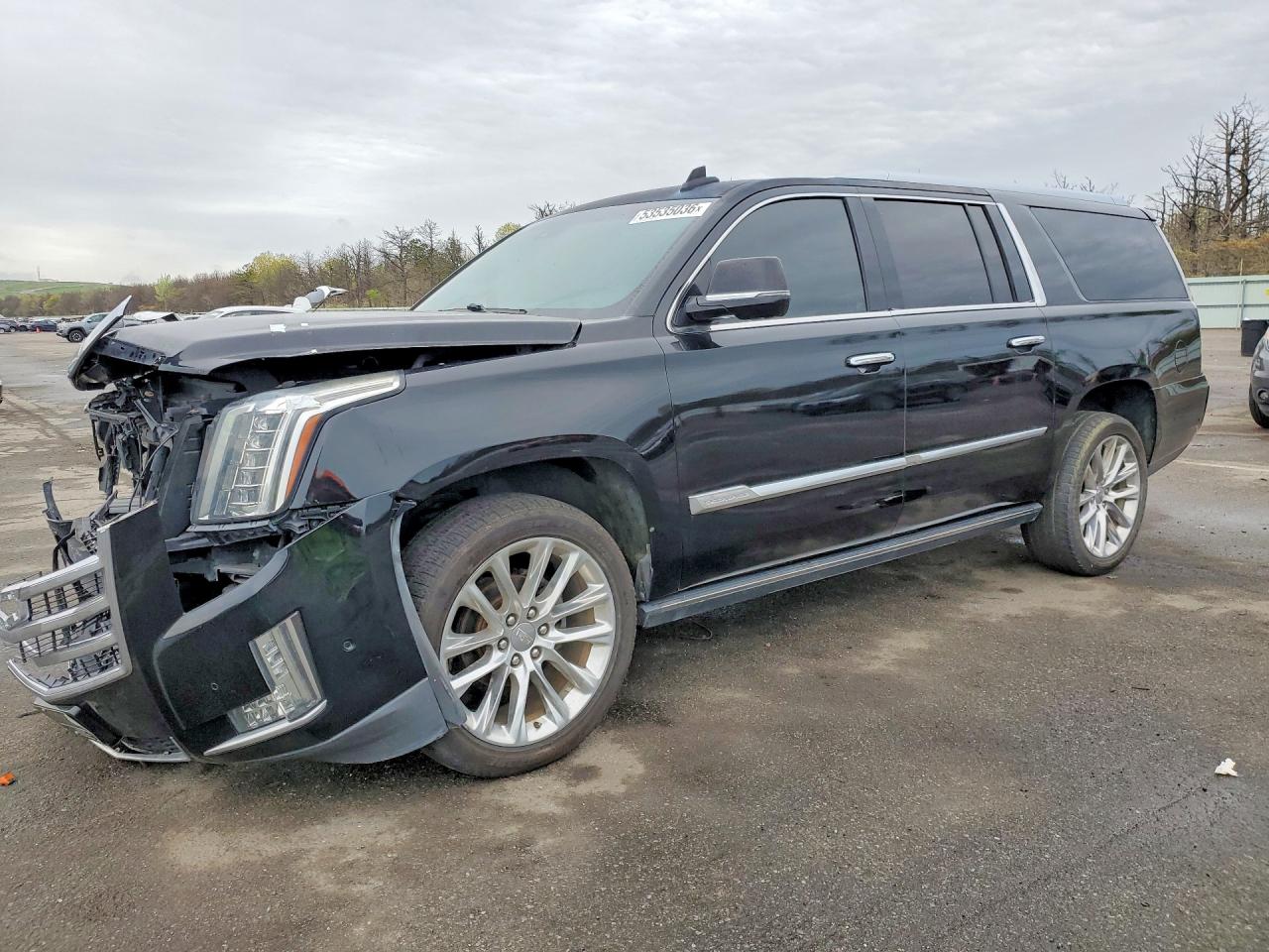 2017 Cadillac Escalade ESV Premium Luxury, VIN 1GYS4JKJ5HR154701 — Front end