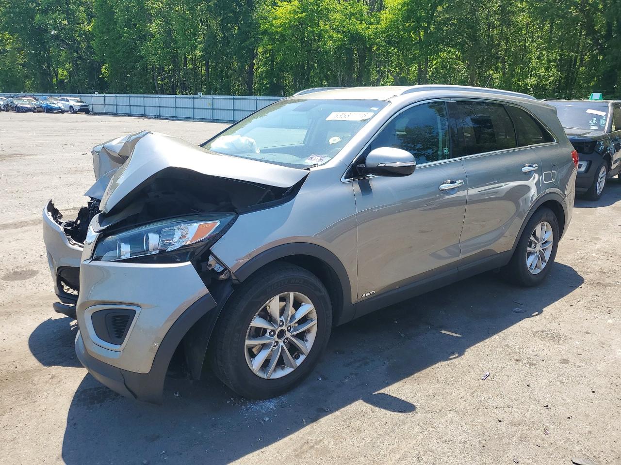 2017 Kia Sorento LX, VIN 5XYPGDA37HG260248 — Front end