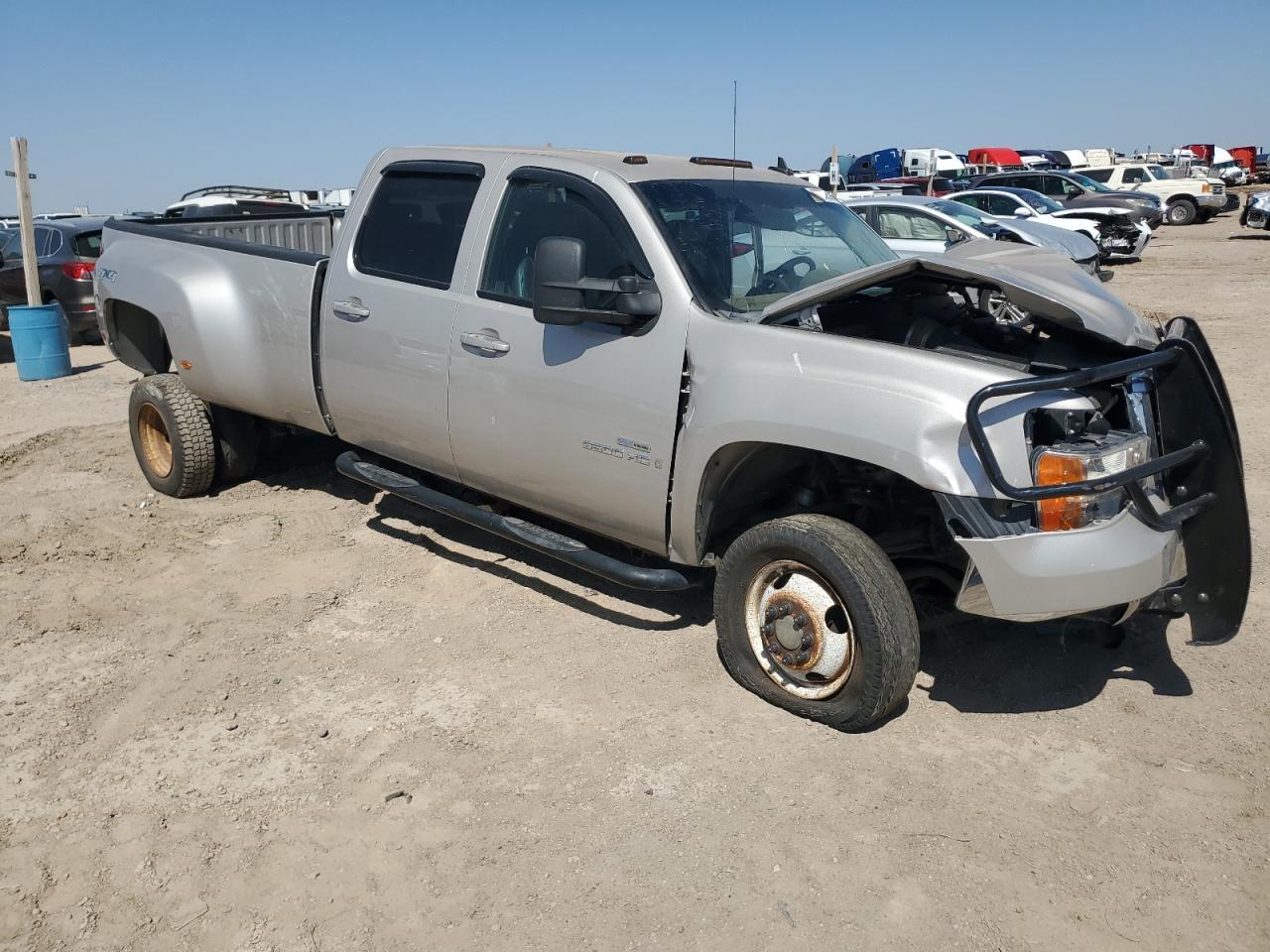 2009 GMC Sierra 3500HD DRW SLT, VIN 1GTJK93699F129965 — Front end