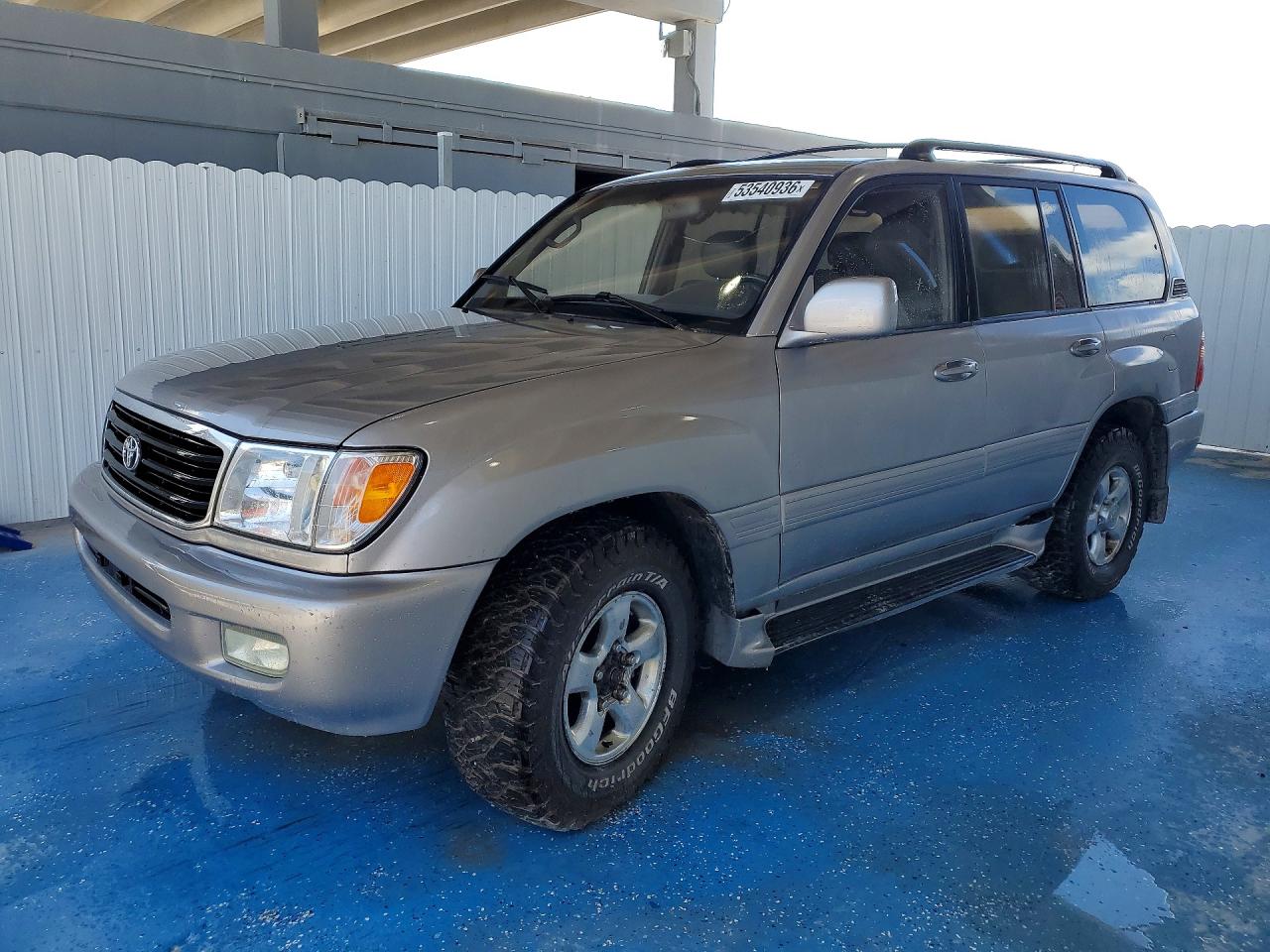 2001 Toyota Land Cruiser, VIN JTEHT05J012012856 — Minor dents and scratches
