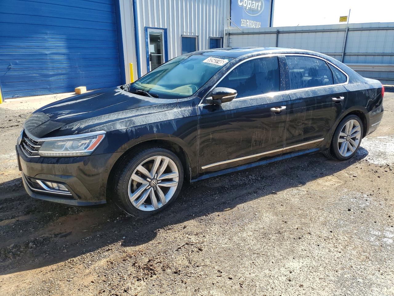 2017 Volkswagen Passat SEL Premium, VIN 1VWCT7A30HC055836 — Roof