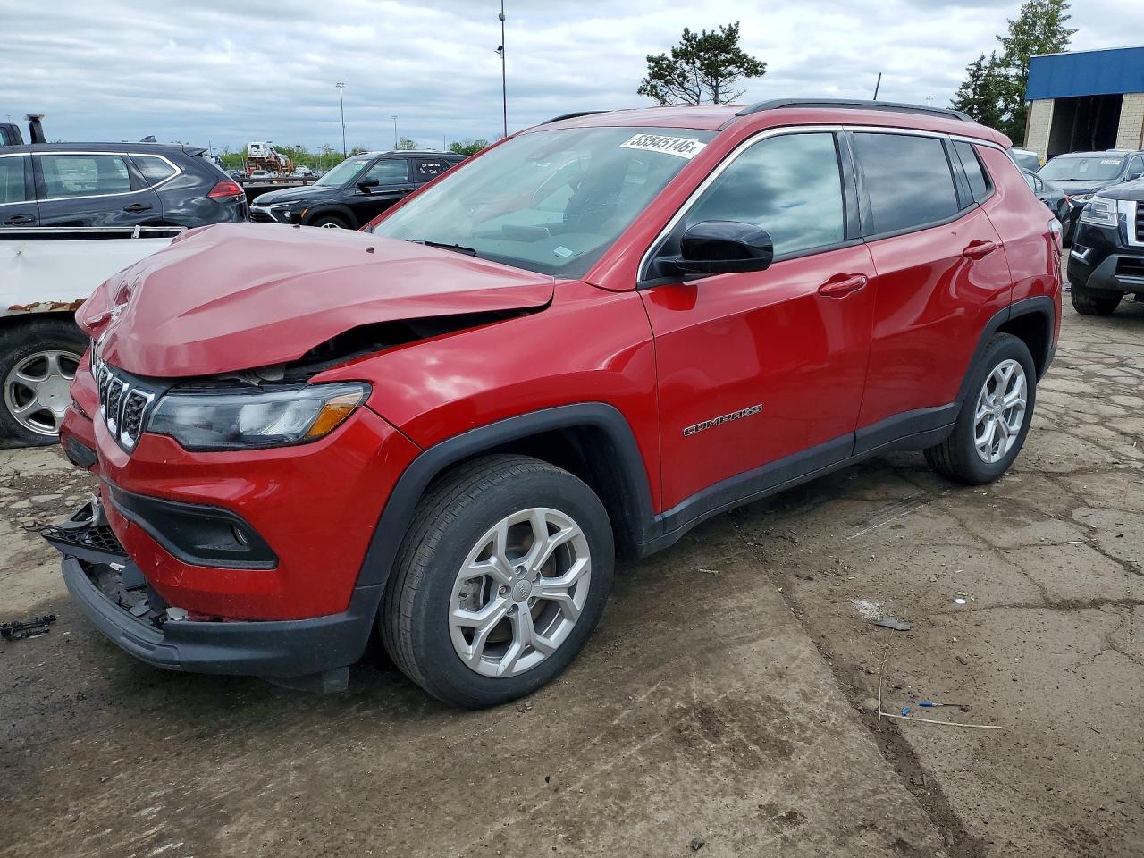 2024 Jeep Compass Latitude, VIN 3C4NJDBN8RT137965 — Front end