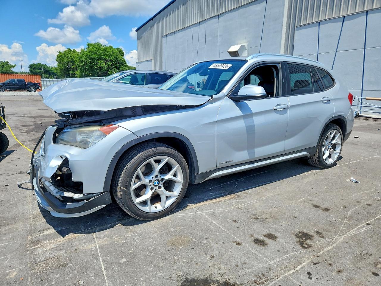 2015 BMW X1 sDrive28i, VIN WBAVM1C52FV314961 — Front end