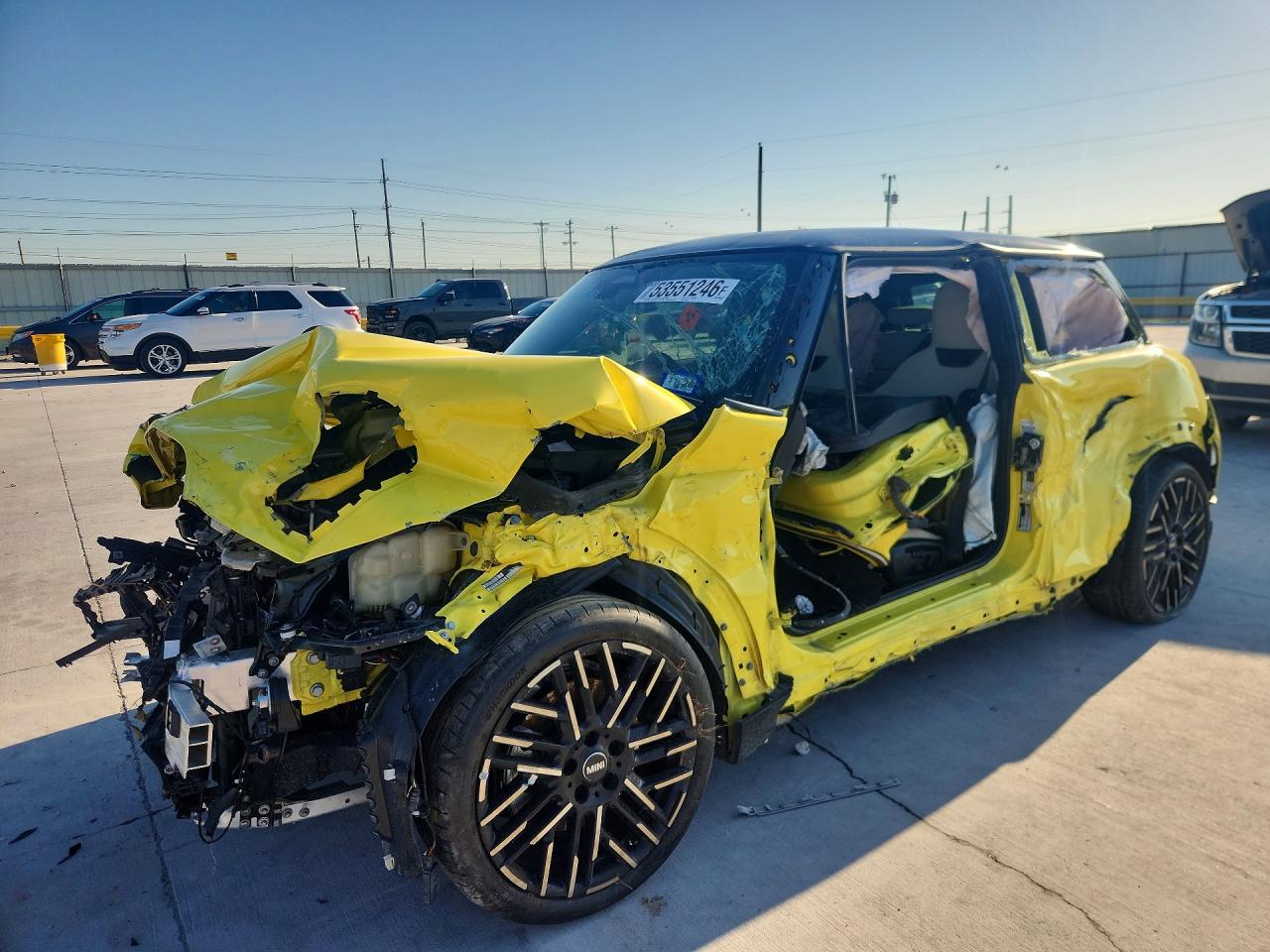 2025 MINI Hardtop Cooper S, VIN WMW23GD08S2W26273 — Перед