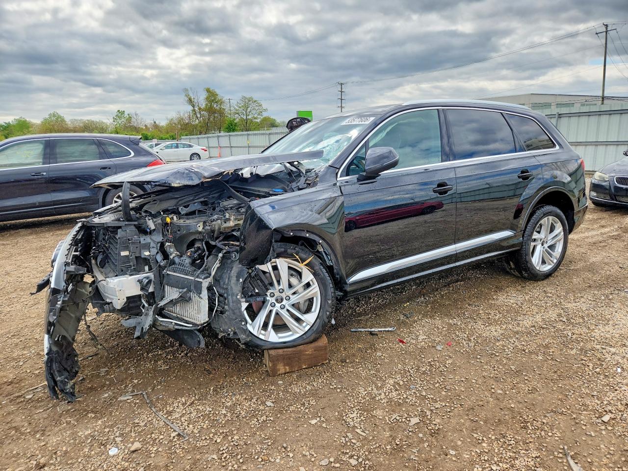 2024 Audi Q7 Premium Plus, VIN WA1LXBF74RD000494 — Перед