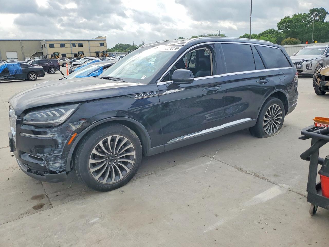 2022 Lincoln Aviator Standard, VIN 5LM5J6XC8NGL11270 — Side