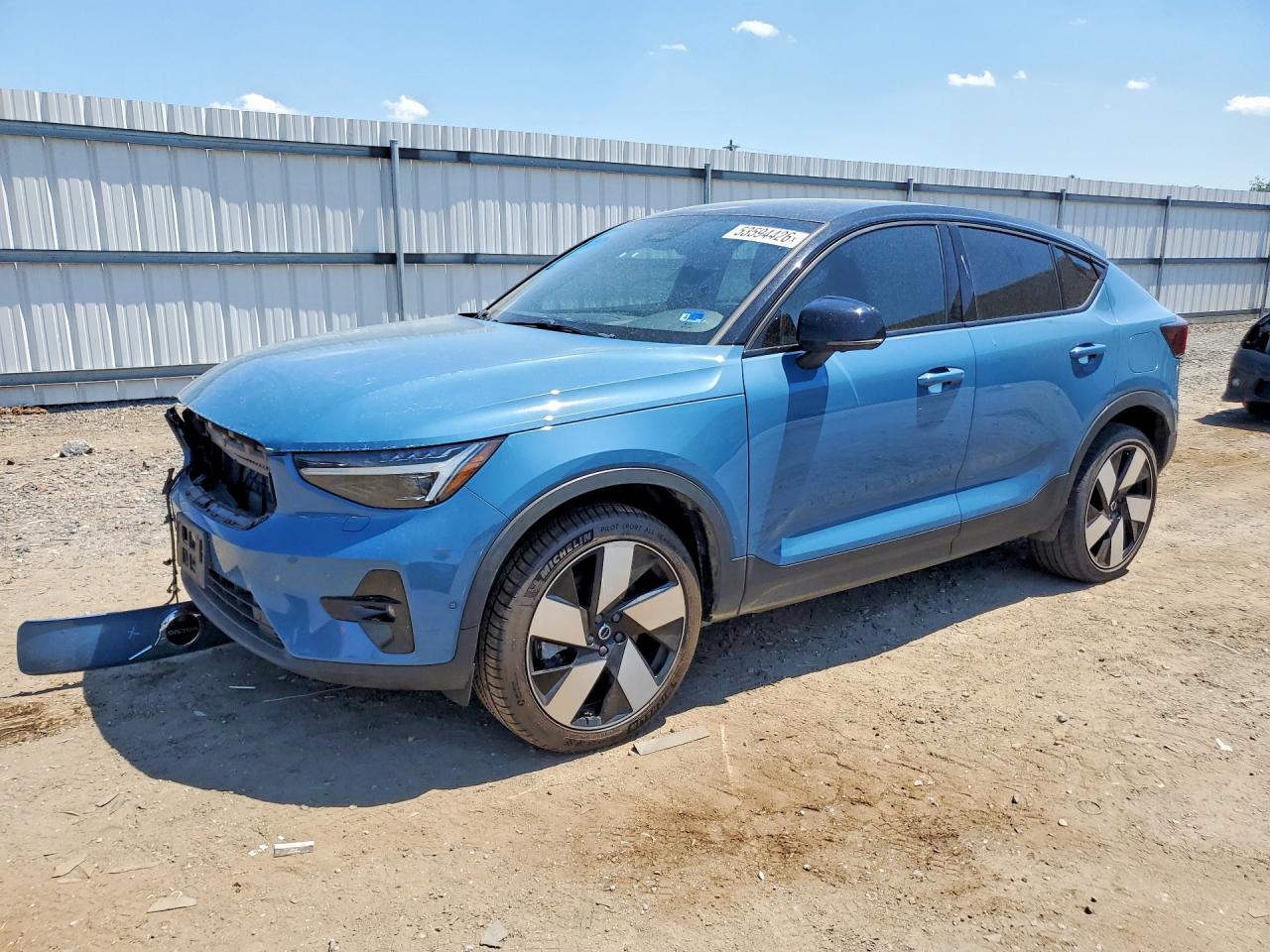 2022 Volvo C40 Ultimate, VIN YV4ED3GB2N2004160 — Перед