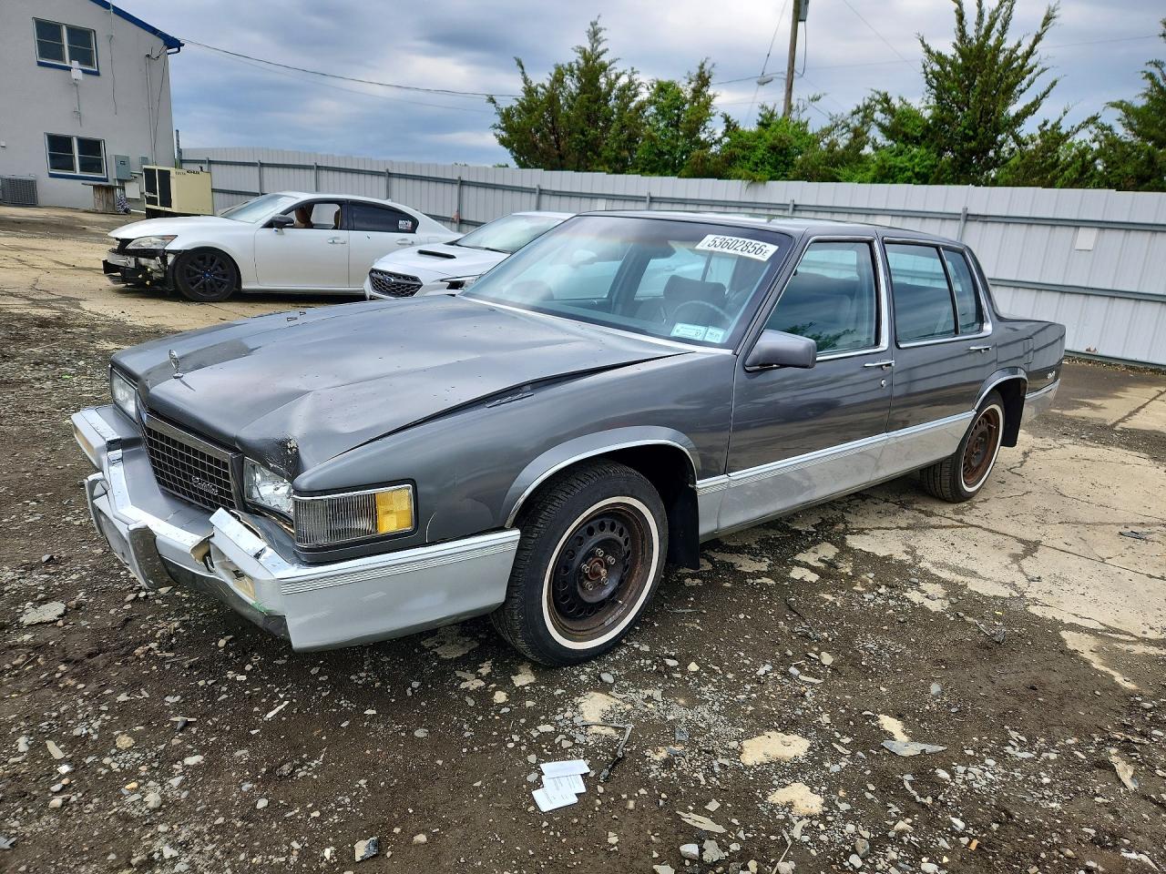 1989 Cadillac DeVille, VIN 1G6CD5152K4257457 — Перед
