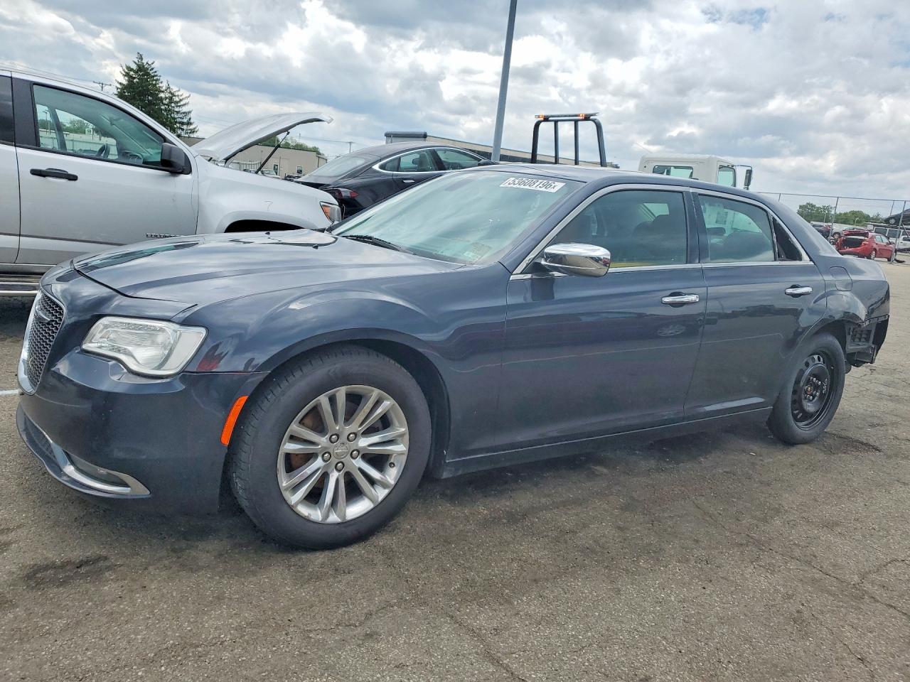 2017 Chrysler 300 C, VIN 2C3CCAEG1HH552117 — Зад