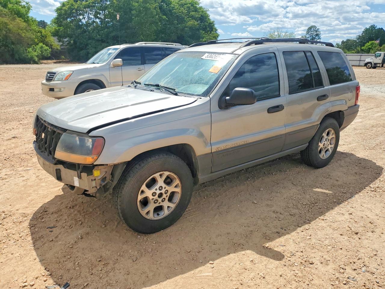 2000 Jeep Grand Cherokee Laredo, VIN 1J4G248S5YC390751 — Front end