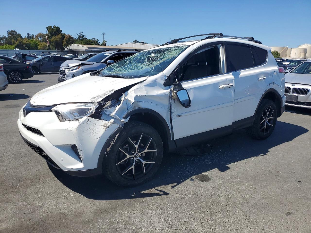 2018 Toyota RAV4 SE, VIN JTMNFREV2JJ198363 — Rollover