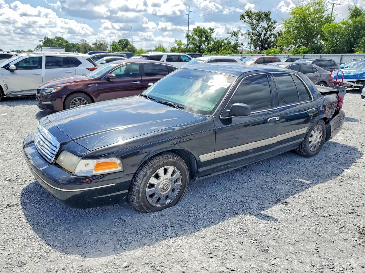 2007 Ford Crown Victoria, VIN 2FDFP74V17X103341 — Rear end