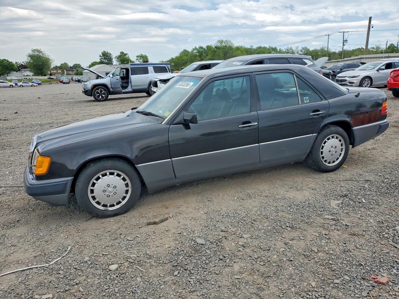 1990 Mercedes-Benz 260, VIN WDBEA26D8LB223693 — Minor dents and scratches