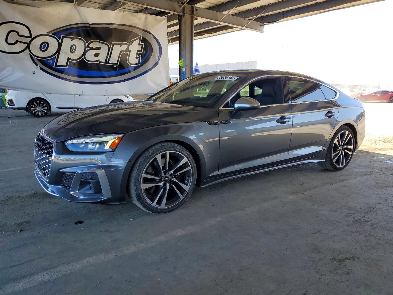 2022 Audi S5 Sportback Premium, VIN WAUA4CF57NA032942 — Бок