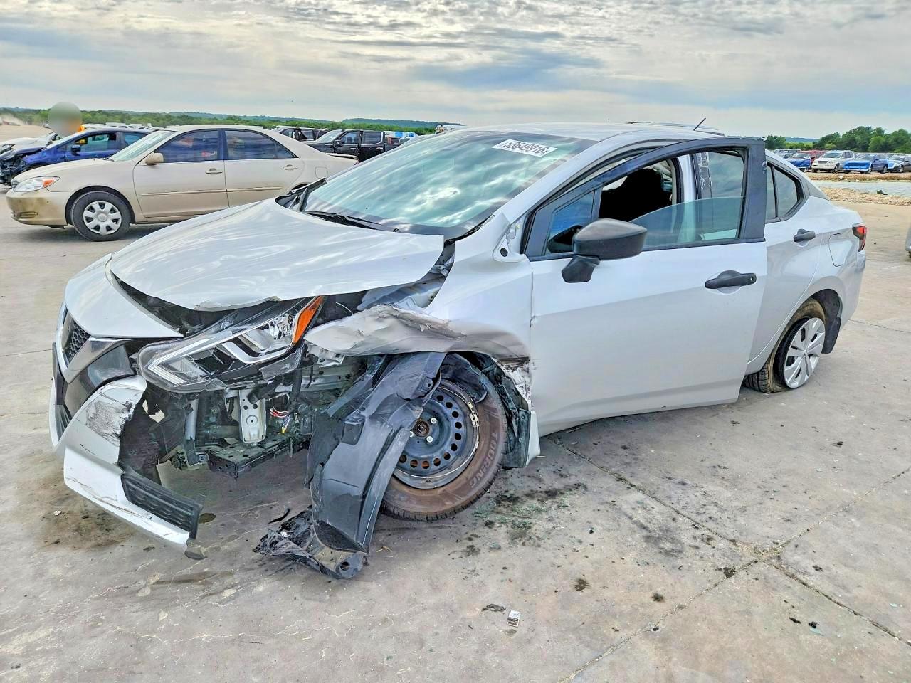 2020 Nissan Versa S, VIN 3N1CN8DV3LL894931 — Перед