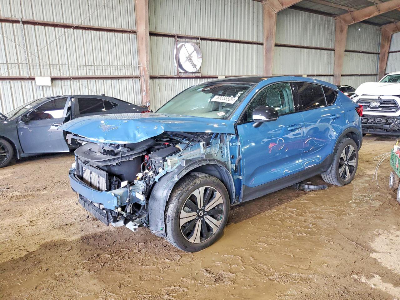 2023 Volvo C40 Plus, VIN YV4ED3GL0P2065678 — Перед