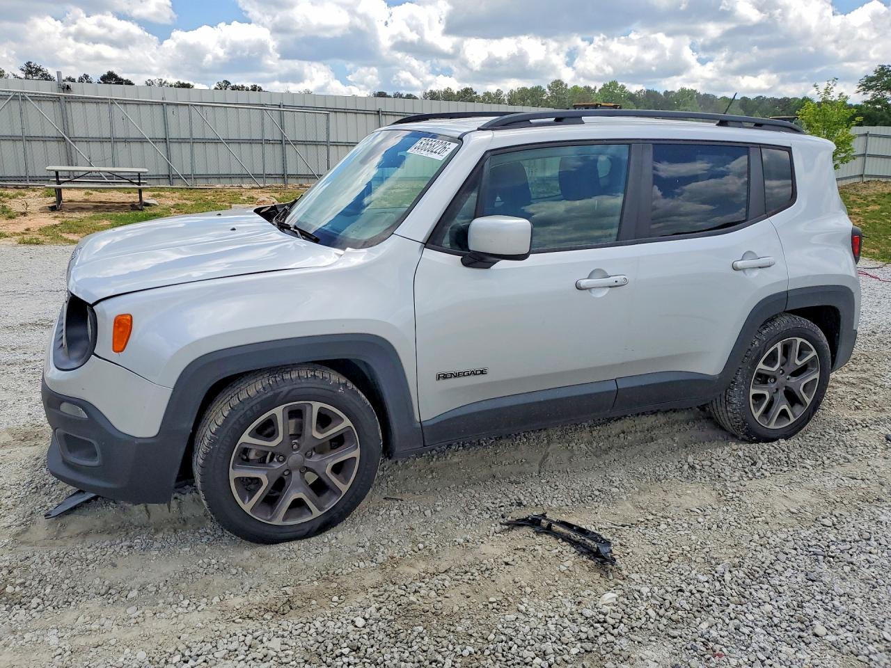 2017 Jeep Renegade Latitude, VIN ZACCJABB5HPG00355 — Front end