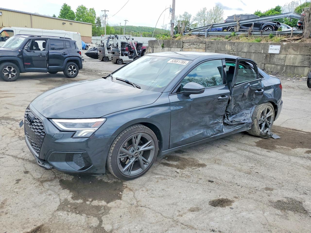 2024 Audi A3 Premium, VIN WAUGUDGY9RA084779 — Бок