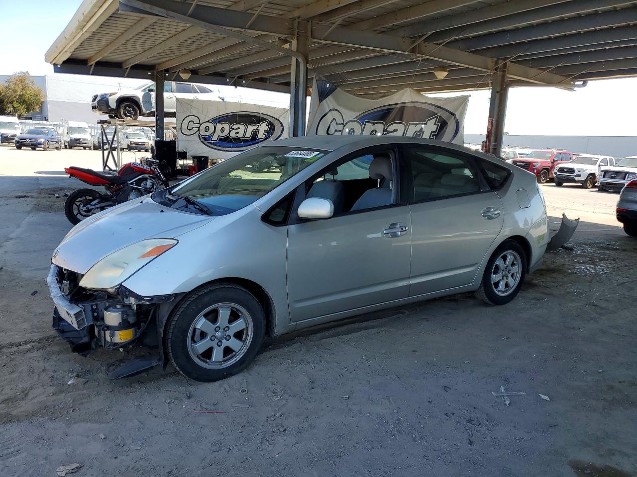 2005 Toyota Prius, VIN JTDKB20U350124689 — Front end