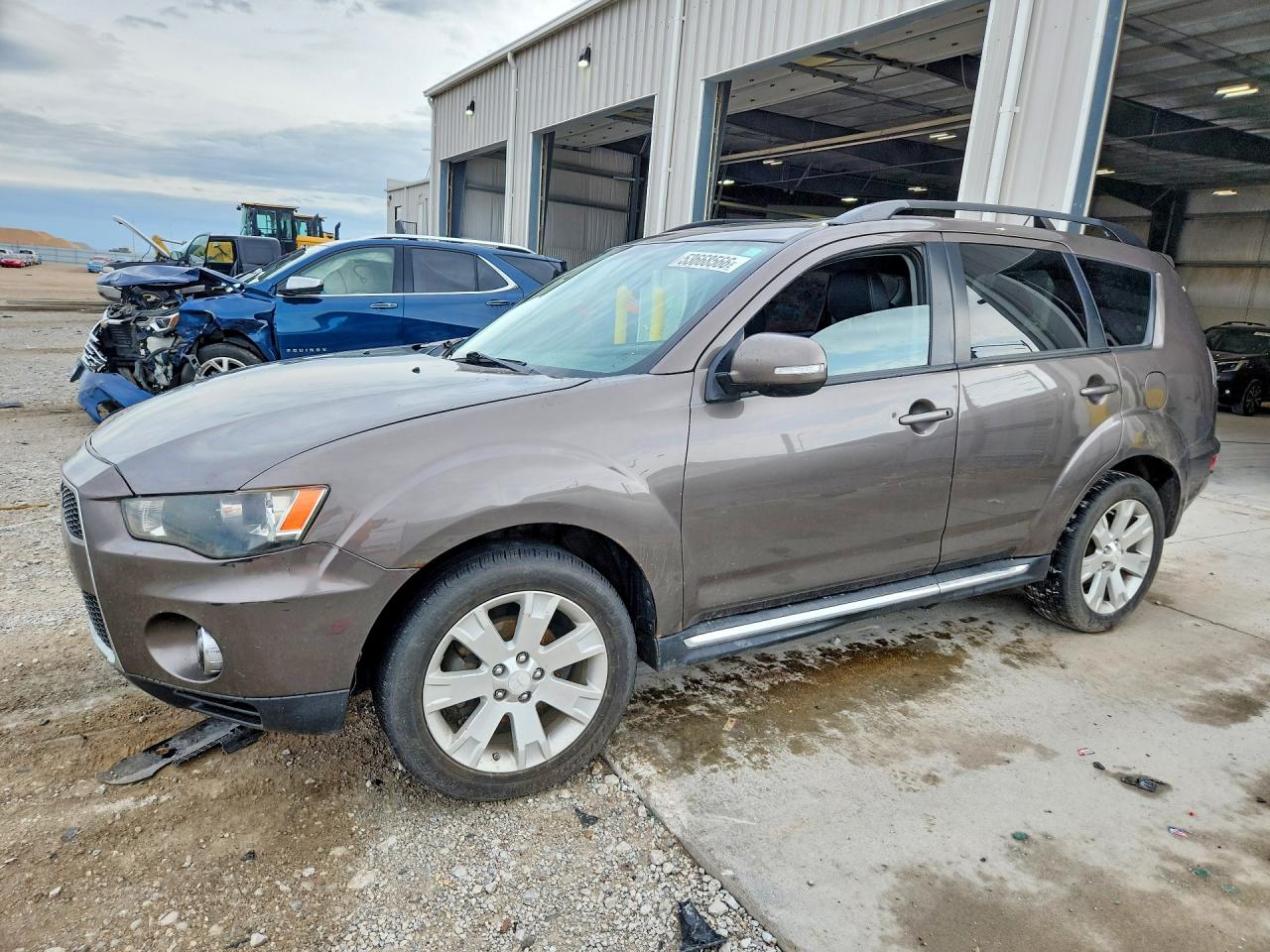 2010 Mitsubishi Outlander SE, VIN JA4JT3AW3AZ013767 — Front end