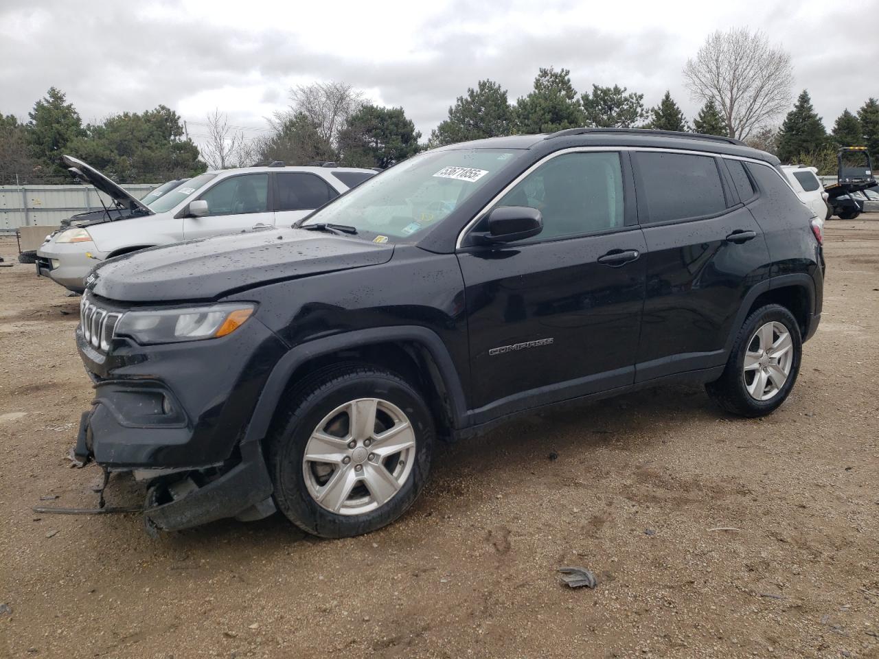 2022 Jeep Compass Latitude, VIN 3C4NJDBB1NT124880 — Front end