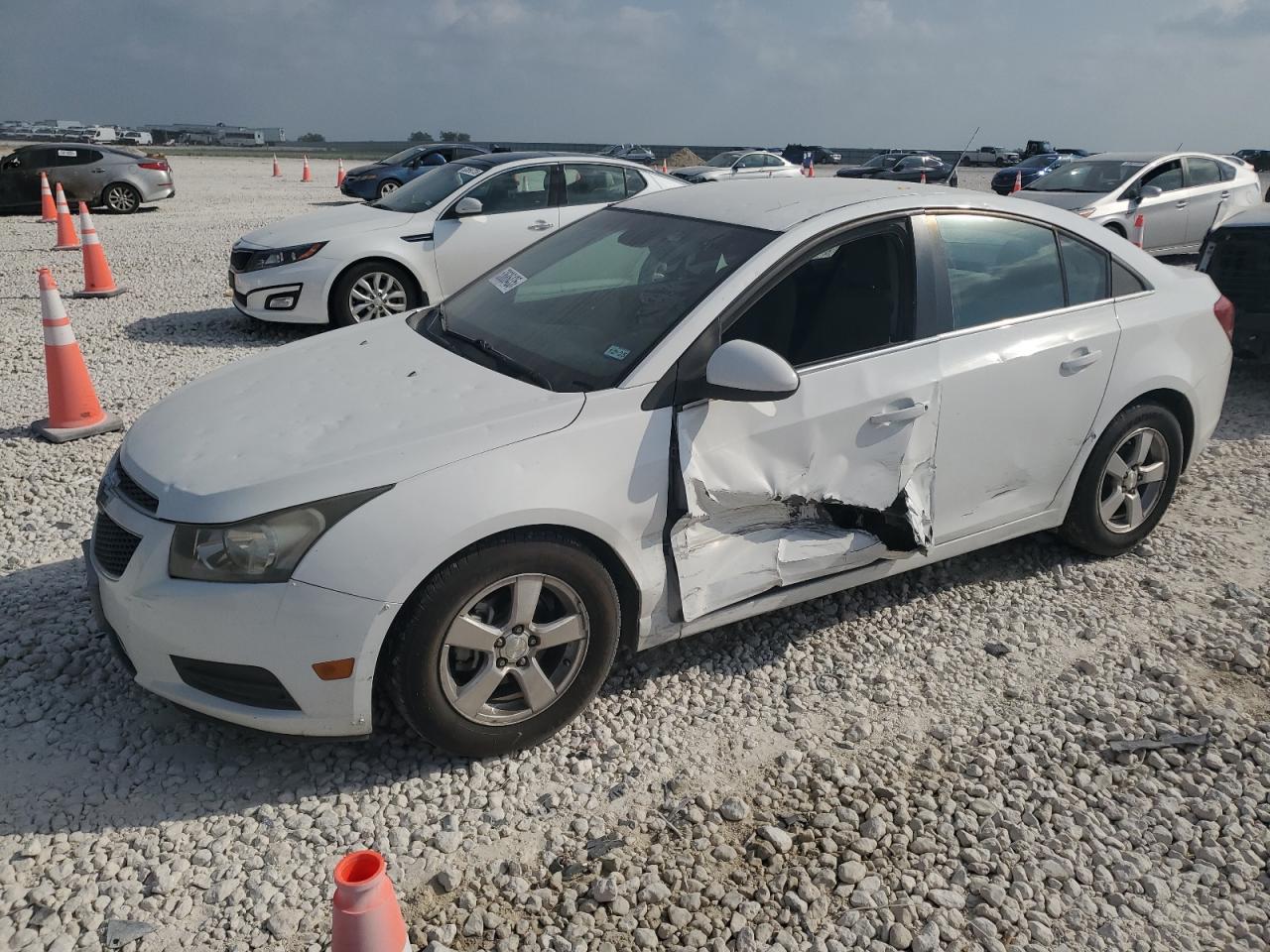 2014 Chevrolet Cruze 1LT, VIN 1G1PC5SB3E7226882 — Side