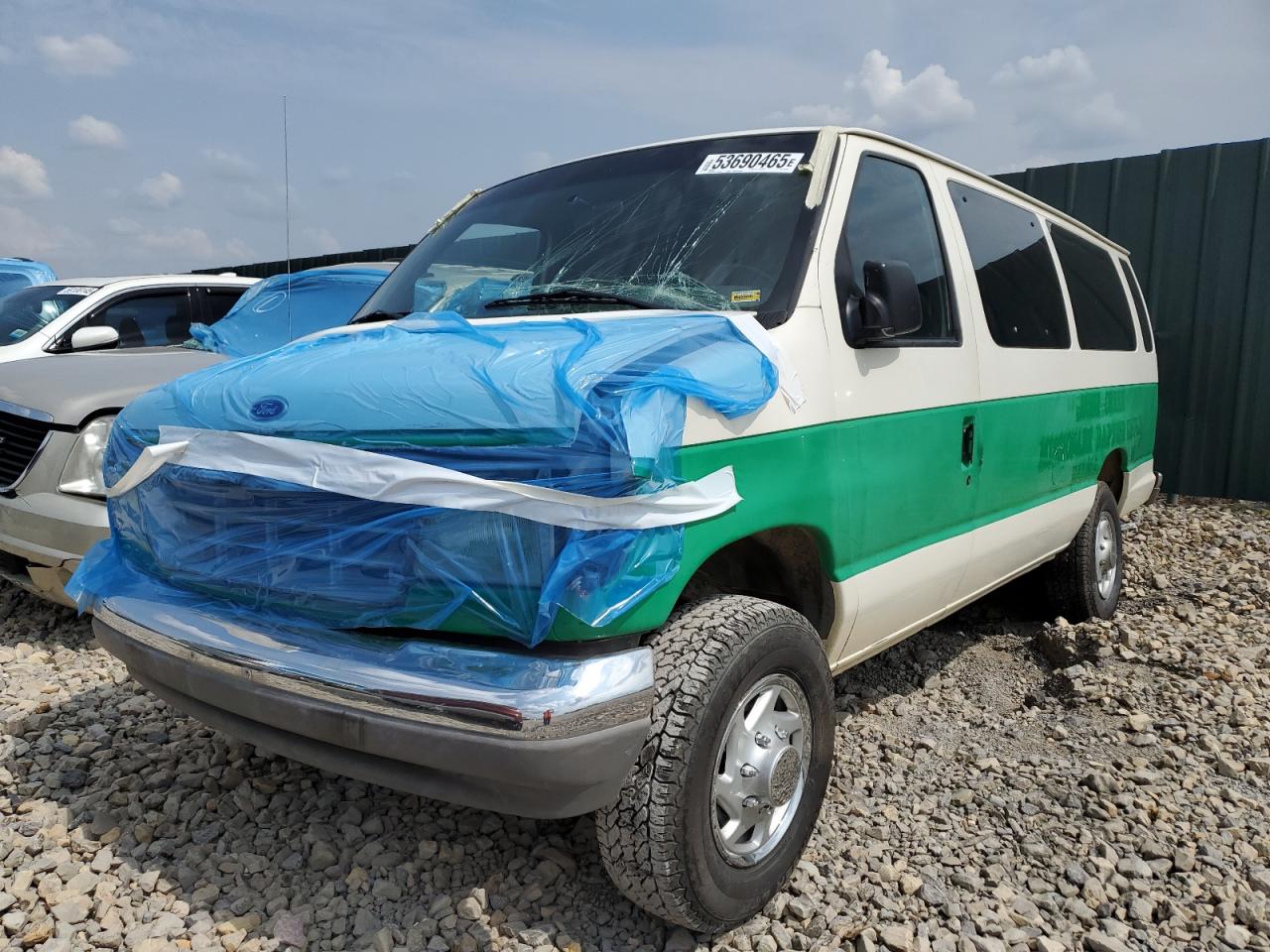 1995 Ford Econoline Wagon XL, VIN 1FBJS31H3SHB34336 — Front end