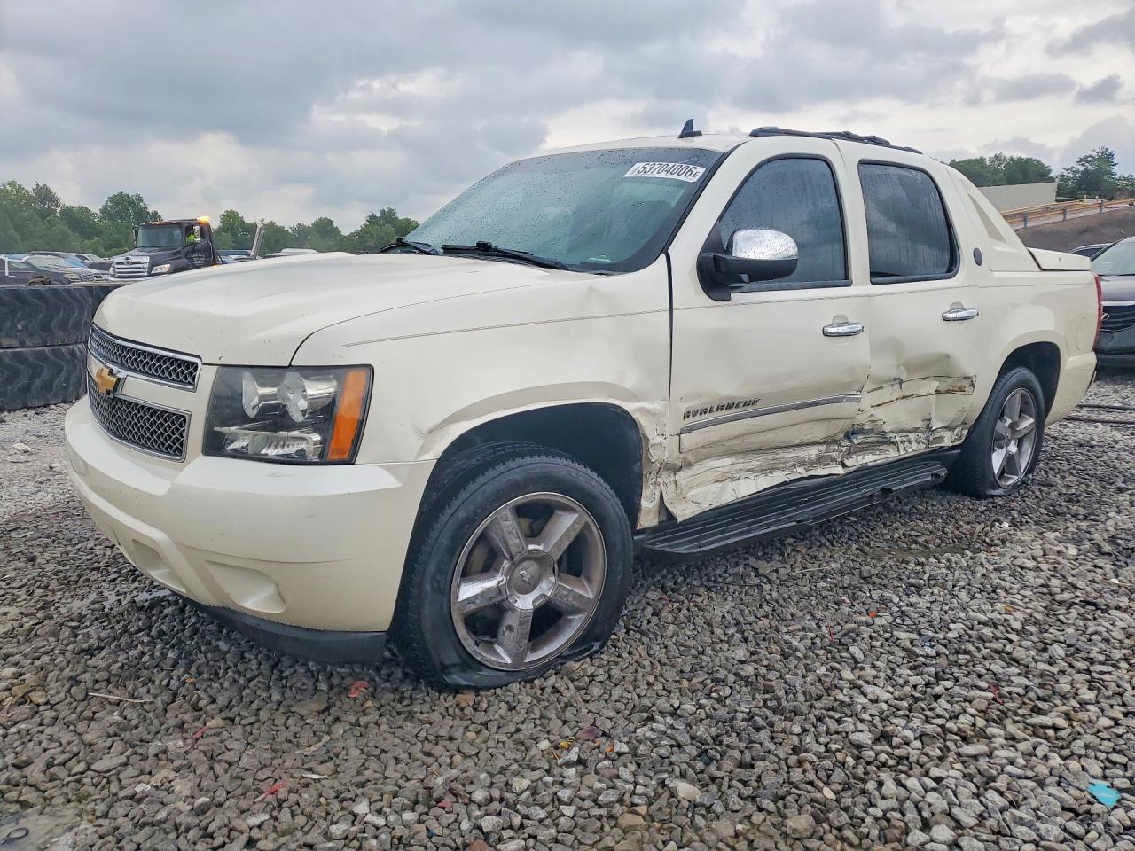 2013 Chevrolet Avalanche LTZ, VIN 3GNMCGE04DG262557 — Front end