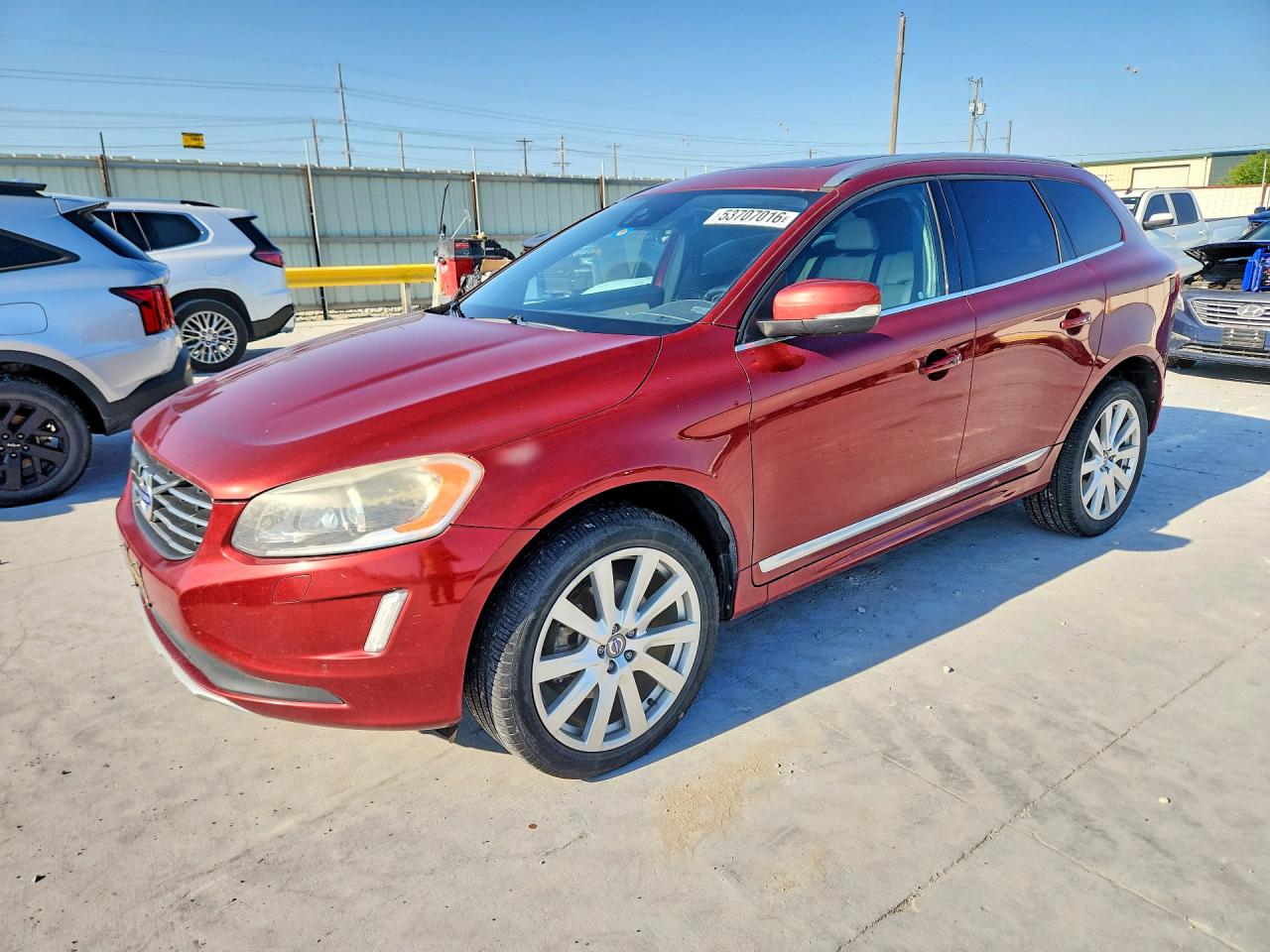 2015 Volvo XC60 T5 Drive-E Platinum, VIN YV440MDM4F2740540 — Side