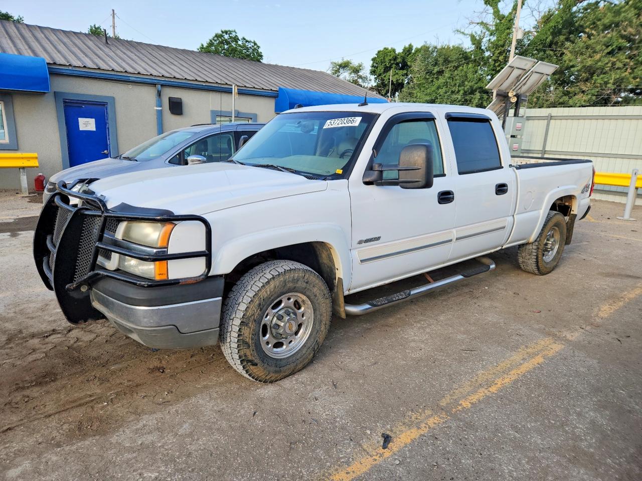 2004 Chevrolet Silverado 2500 LT, VIN 1GCGK23UX4F104727 — Front end