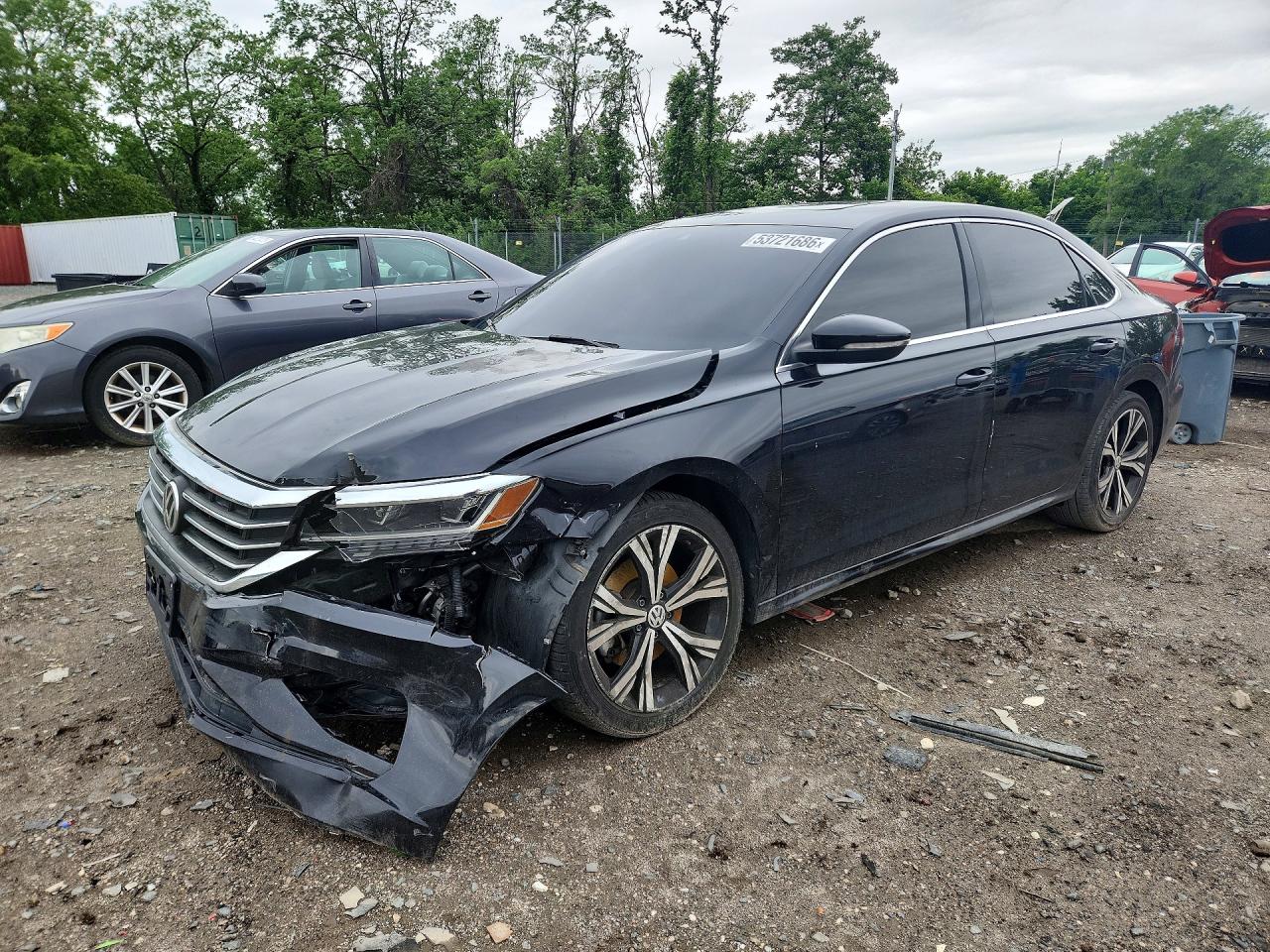 2021 Volkswagen Passat SE, VIN 1VWSA7A39MC012480 — Перед