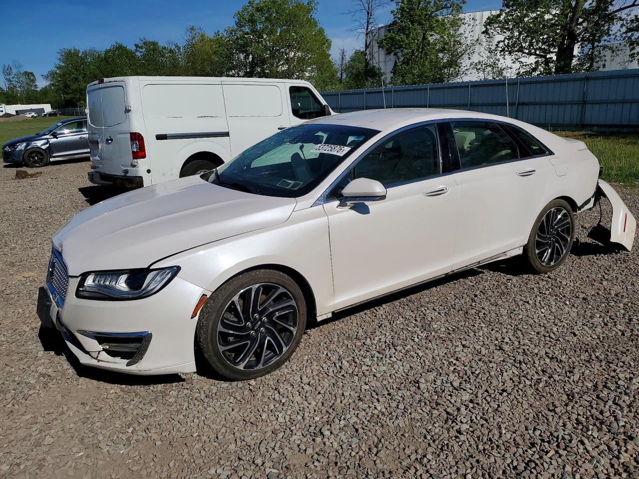 2020 Lincoln MKZ Standard, VIN 3LN6L5B93LR616317 — Front end