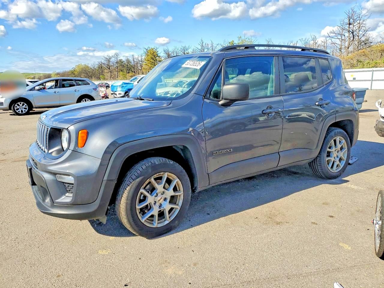 2022 Jeep Renegade Latitude, VIN ZACNJDB18NPN48133 — Перед