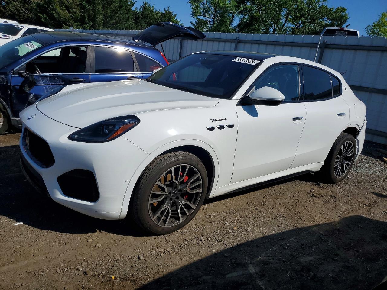 2023 Maserati Grecale Modena, VIN ZN682AVM7P7426573 — Зад