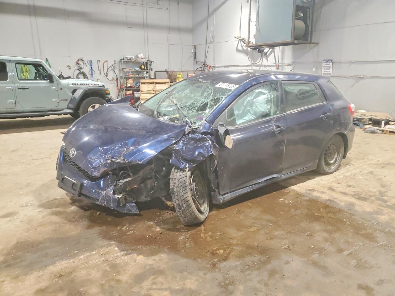 2013 Toyota Matrix L, VIN 2T1KU4EE1DC046991 — Front end