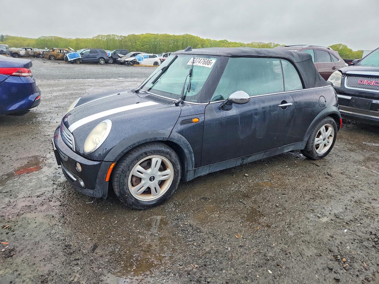 2005 MINI Convertible, VIN WMWRF33465TG11825 — Зад