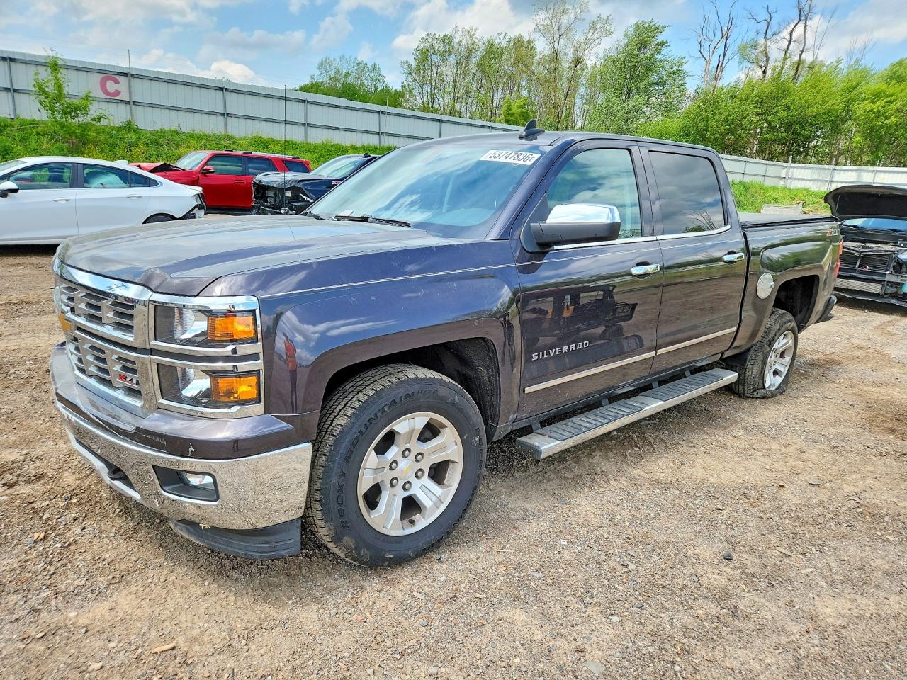 2015 Chevrolet Silverado 1500 LT, VIN 3GCUKREC4FG461743 — Front end