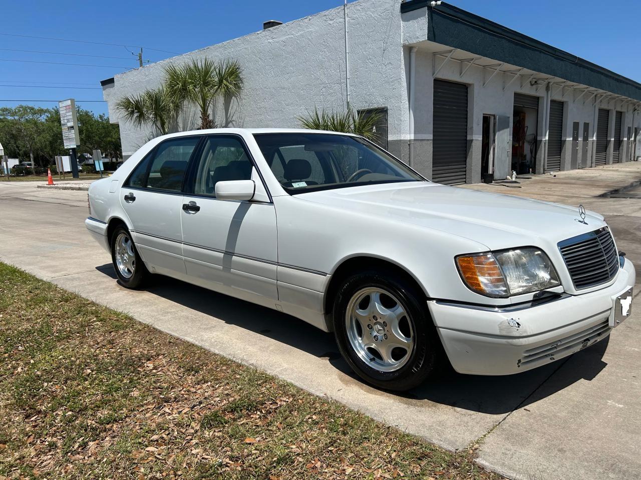 1998 Mercedes-Benz S 320/430/500, VIN WDBGA43G5WA383964 — Front end