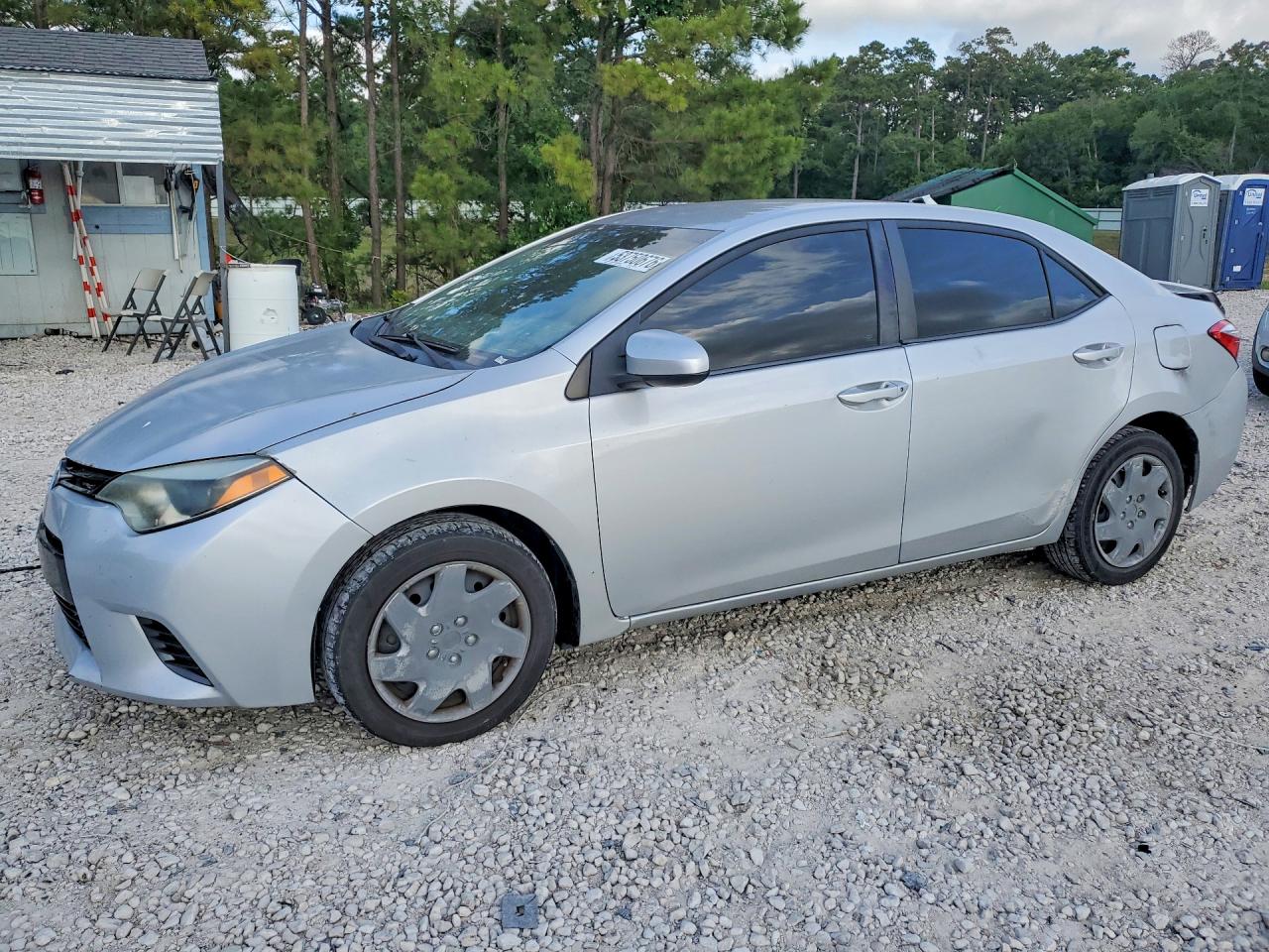 2016 Toyota Corolla LE, VIN 5YFBURHE0GP493504 — Rear end