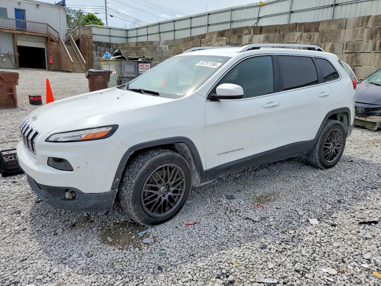 2015 Jeep Cherokee Latitude, VIN 1C4PJMCB6FW515395 — Мелкие вмятины и царапины
