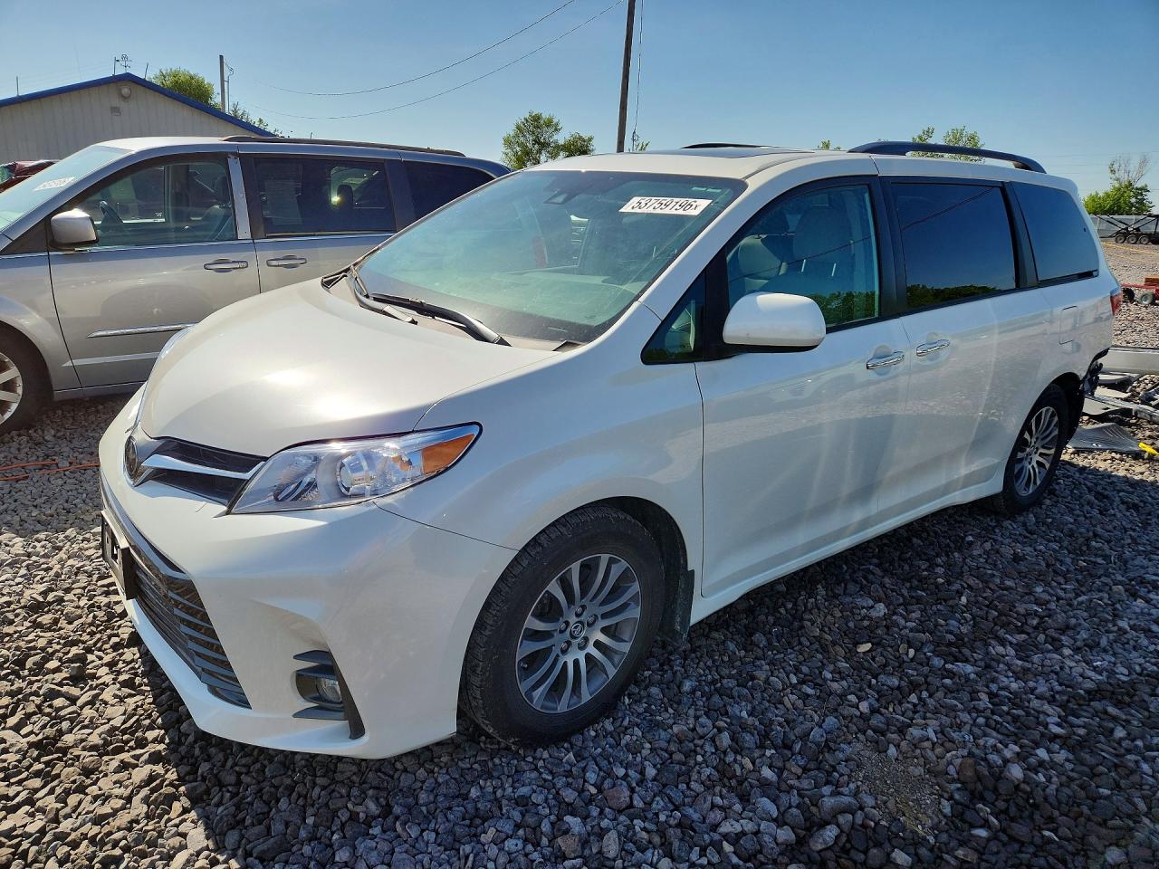 2020 Toyota Sienna XLE Premium, VIN 5TDYZ3DC0LS055189 — Rear end