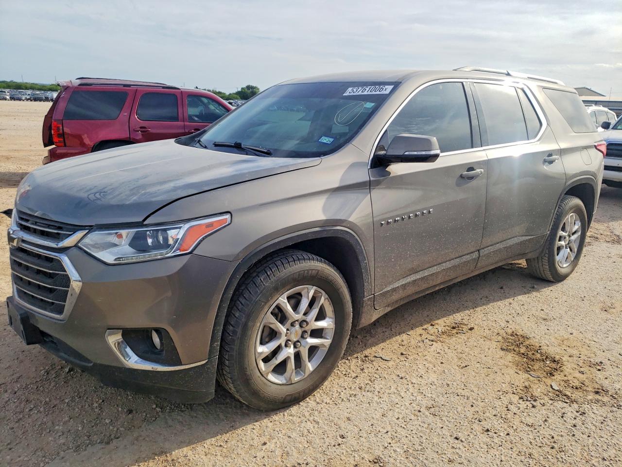 2018 Chevrolet Traverse LT Cloth, VIN 1GNERGKW2JJ200130 — Front end