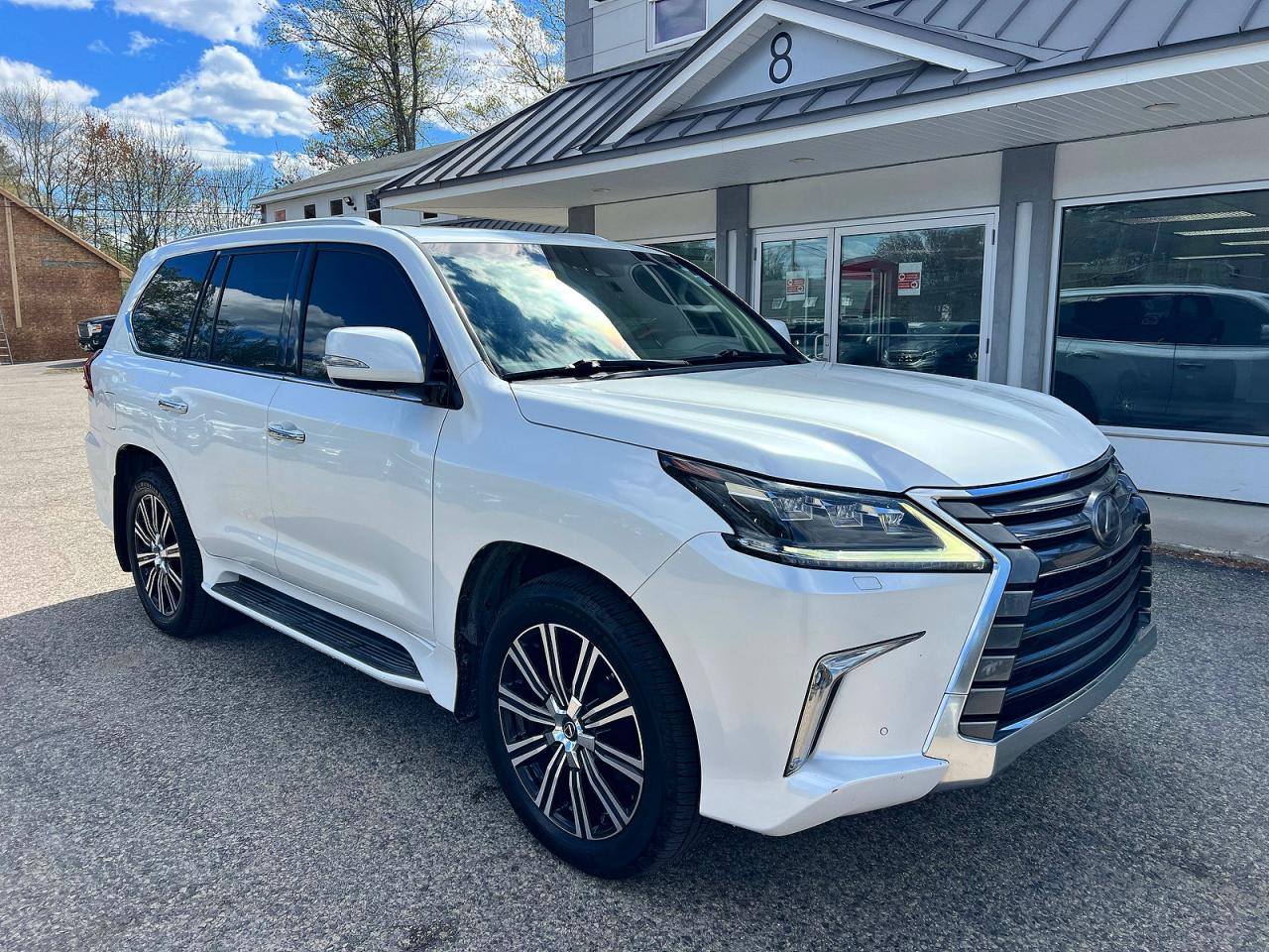 2019 Lexus LX 570, VIN JTJHY7AX3K4284913 — Мелкие вмятины и царапины