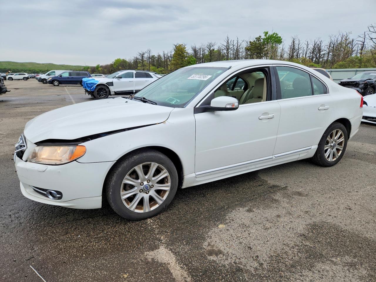 2010 Volvo S80 I6, VIN YV1960ASXA1130766 — Front end